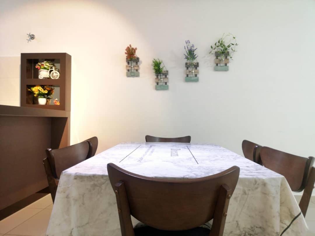 Holiday Homestay Seremban Kültér fotó